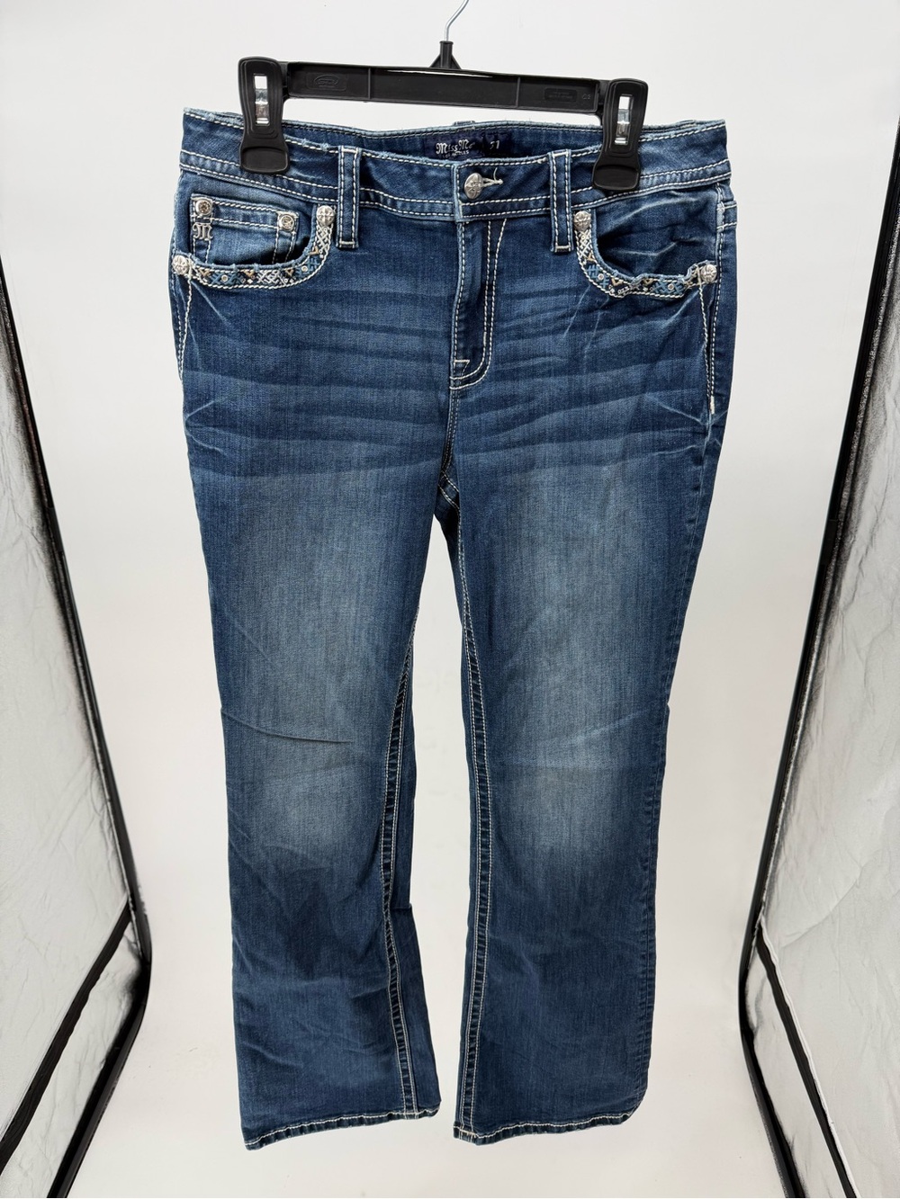 Women’s Miss Me Mid-Rise Bootcut Jeans. Size 31.